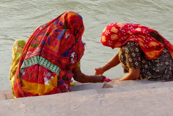 Femmes indiennes au bord du Gange